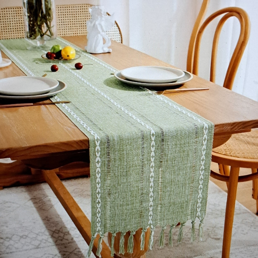 NWT Farmhouse Style Linen Table Runner with tassels